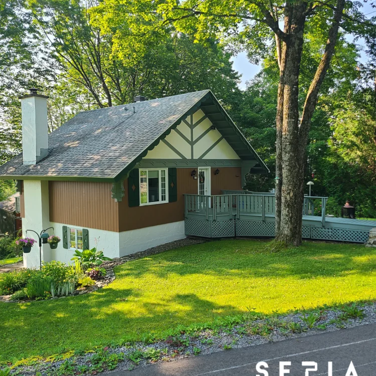 Application de peinture sur le stucco et bois du revêtement